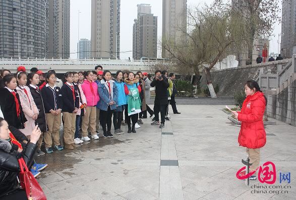 5年級(jí)學(xué)生張昕瑤作了“保護(hù)水資源倡議書(shū)” 5年級(jí)學(xué)生張昕瑤作了“保護(hù)水資源倡議書(shū)”